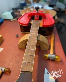 New frets for an old Yamaha.

#fretnot #luthier #luthiers #theloothgroup #yamaha #guitarrepair